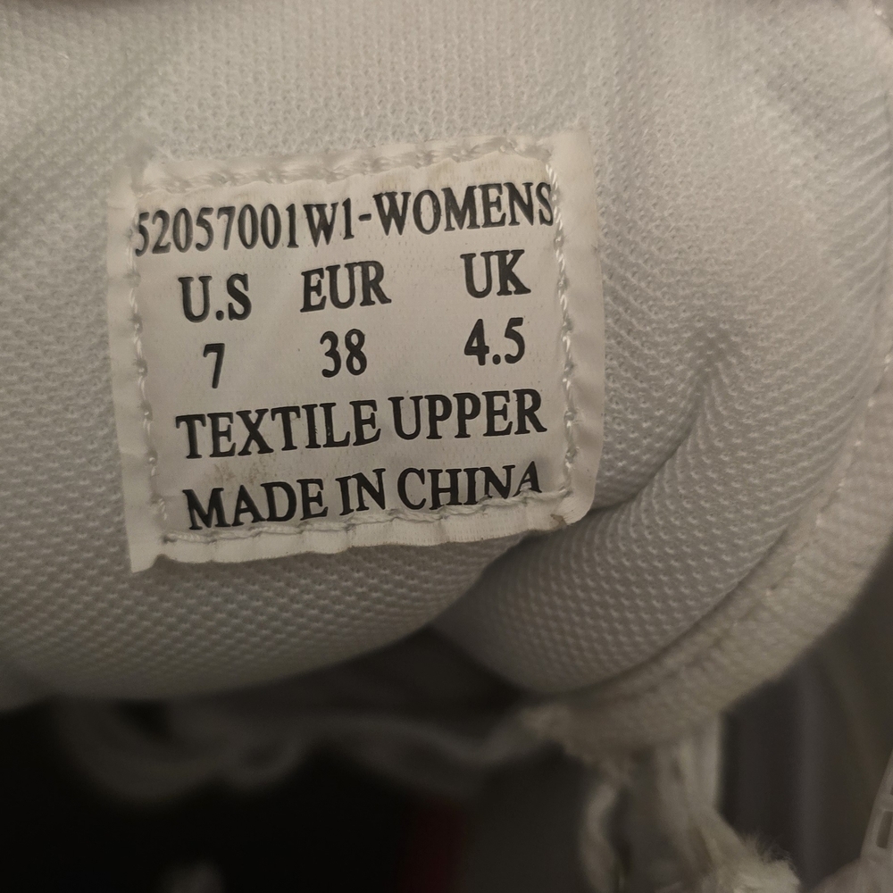 Levi's White Sneakers - Picture 9 of 9